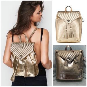 🔥 V-Quilt Metallic Backpack 🎒